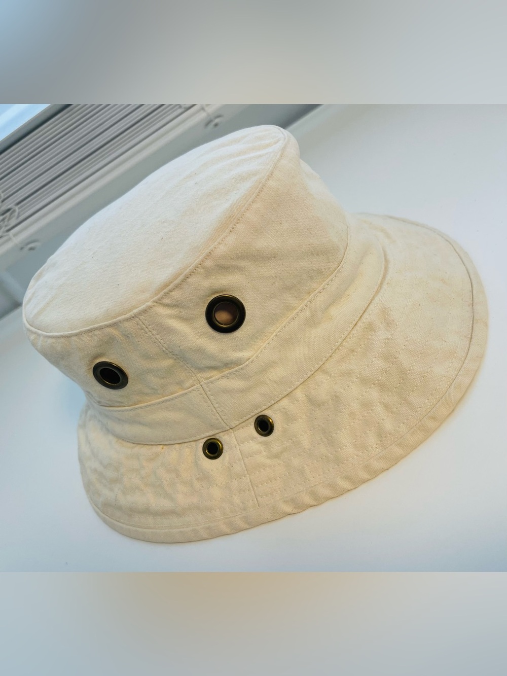 Vintage 90’s Tilley T1 Bucket Hat 
Natural Colour Size 7